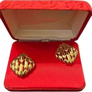 Vintage gold tone open weave pierced earrings in original box no brand EVC